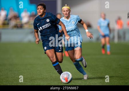 Manchester le dimanche 8 octobre 2023. Jess carter #7 du Chelsea F.C. en possession du ballon lors du match de la Barclays FA Women's Super League entre Manchester City et Chelsea à l'Academy Stadium, Manchester le dimanche 8 octobre 2023. (Photo : Mike Morese | MI News) crédit : MI News & Sport / Alamy Live News Banque D'Images