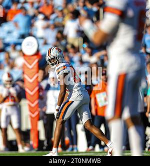 7 octobre 2023 : Donovan Brown (87), premier étudiant de Syracuse, regarde le quarterback. Match de football NCAA entre l'université de Syracuse et l'université de Caroline du Nord, au Kenan Memorial Stadium, Chapel Hill, Caroline du Nord. David Beach/CSM Banque D'Images