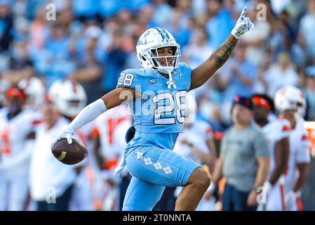 7,2023 octobre : Alijah Huzzie (28), junior de Caroline du Nord, célèbre l'interception. Match de football NCAA entre l'université de Syracuse et l'université de Caroline du Nord, au Kenan Memorial Stadium, Chapel Hill, Caroline du Nord. David Beach/CSM (image de crédit : © David Beach/Cal Sport Media) Banque D'Images