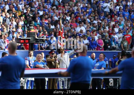 Tottenham Hotspur Stadium, Londres, Royaume-Uni. 8 octobre 2023. NFL UK football, Jacksonville Jaguars contre Buffalo Bills ; chant de l'hymne national britannique God Save the King Credit : action plus Sports/Alamy Live News Banque D'Images