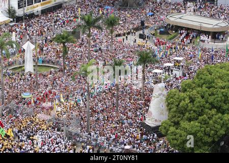 Des milliers de personnes participent aux célébrations de la Círio de Nazare (bougie de Nazareth) le 9 octobre 2023 à Belem, au nord du Brésil. Avec plus de 200 ans d'histoire et déclaré par le site du patrimoine mondial de l'UNESCO. Près de deux millions de pèlerins ont participé à la plus grande procession catholique du Brésil. (Photo de Paulo Amorim/Sipa USA) Banque D'Images