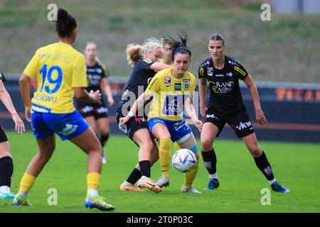 Claudia Wasser (7 First Vienna FC) protégeant le ballon contre plusieurs joueurs SCR Altach lors du match Admiral Frauen Bundesliga First Vienna FC vs SCR Altach à Hohe Warte (Tom Seiss/ SPP) Banque D'Images