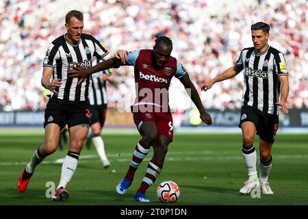 Londres, Royaume-Uni. 8 octobre 2023. Michail Antonio de West Ham United tient le bal lors du match de Premier League entre West Ham United et Newcastle United au London Stadium, Stratford, le dimanche 8 octobre 2023. (Photo : Tom West | MI News) crédit : MI News & Sport / Alamy Live News Banque D'Images