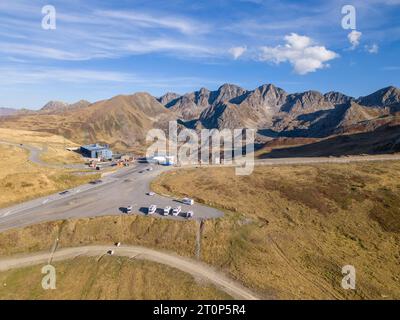 This aerial drone photo shows a group of campers on top of a mountain. The campers are wild camping and enjoying the view in Andorra. Banque D'Images