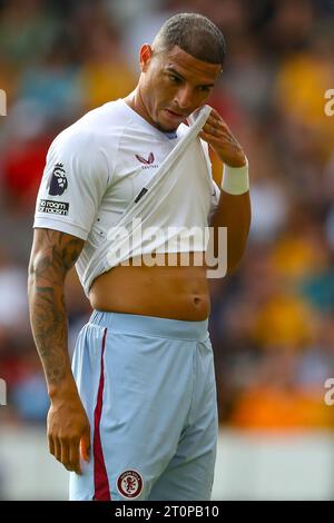 Wolverhampton, Royaume-Uni. 08 octobre 2023. Diego Carlos #3 d'Aston Villa lors du match de Premier League Wolverhampton Wanderers vs Aston Villa à Molineux, Wolverhampton, Royaume-Uni, le 8 octobre 2023 (photo Gareth Evans/News Images) à Wolverhampton, Royaume-Uni le 10/8/2023. (Photo Gareth Evans/News Images/Sipa USA) crédit : SIPA USA/Alamy Live News Banque D'Images