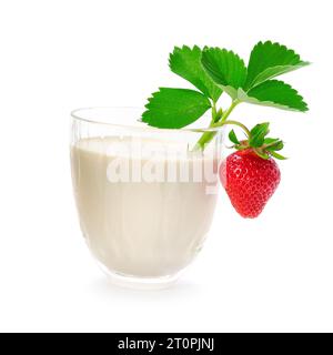 Smoothies appétissants de strawberrie et de lait isolés sur fond blanc. Banque D'Images