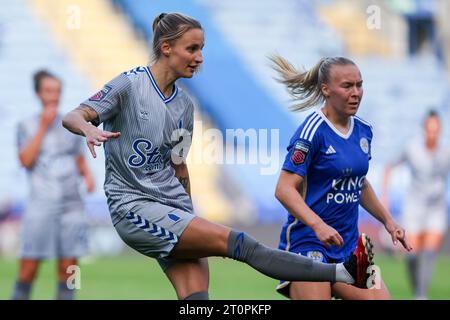 Leicester, Royaume-Uni. 08 octobre 2023. Everton presse l'attaque lors du match de la FA Women's Super League entre Leicester City Women et Everton Women au King Power Stadium, Leicester, en Angleterre, le 8 octobre 2023. Photo de Stuart Leggett. Usage éditorial uniquement, licence requise pour un usage commercial. Aucune utilisation dans les Paris, les jeux ou les publications d'un seul club/ligue/joueur. Crédit : UK Sports pics Ltd/Alamy Live News Banque D'Images