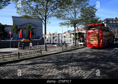 08 octobre. 2023/.Ved Strand Street sur le canal de la ville dans la capitale danoise Copenhague Danemark. (Photo.Francis Joseph Dean/Dean Pictures) Banque D'Images