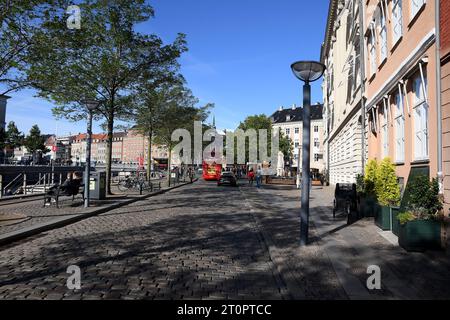 08 octobre. 2023/.Ved Strand Street sur le canal de la ville dans la capitale danoise Copenhague Danemark. (Photo.Francis Joseph Dean/Dean Pictures) Banque D'Images