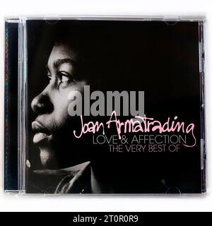 Joan Armatrading - Amour et affection. Boîtier CD sur fond clair Banque D'Images