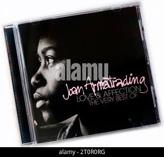 Joan Armatrading - Amour et affection. Boîtier CD sur fond clair Banque D'Images