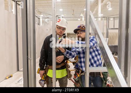 Detroit, Michigan - les apprentis charpentiers et les mécaniciens apprennent des compétences professionnelles au centre de formation du Michigan Regional Council of Carpenters and Millwrights Banque D'Images