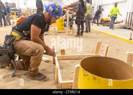 Detroit, Michigan - les apprentis charpentiers et les mécaniciens apprennent des compétences professionnelles au centre de formation du Michigan Regional Council of Carpenters and Millwrights Banque D'Images