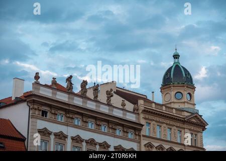 Bâtiment historique à Prague, République tchèque contre ciel. Banque D'Images