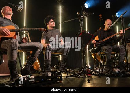 Newcastle, Royaume-Uni - Gary Numan interprète un set acoustique lors de la première soirée de sa tournée au Royaume-Uni à Wylam Brewery, Newcastle upon Tyne, le dimanche 8 octobre 2023. Crédit photo : Jill O'Donnell/Alamy Live News Banque D'Images