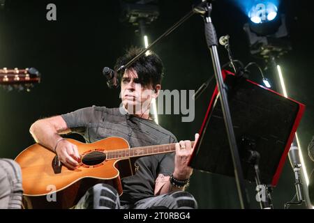 Newcastle, Royaume-Uni - Gary Numan interprète un set acoustique lors de la première soirée de sa tournée au Royaume-Uni à Wylam Brewery, Newcastle upon Tyne, le dimanche 8 octobre 2023. Crédit photo : Jill O'Donnell/Alamy Live News Banque D'Images