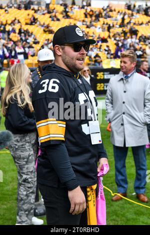 Pittsburgh, Pennsylvanie, États-Unis. 8 octobre 2023. 8 octobre 2023 le lanceur des Pirates de Pittsburgh David Bednar sur la touche lors de la pré-partie à Baltimore Ravens vs Pittsburgh Steelers à Pittsburgh, PA. Jake Mysliwczyk/AMG Media (image de crédit : © Jake Mysliwczyk/BMR via ZUMA Press Wire) USAGE ÉDITORIAL SEULEMENT! Non destiné à UN USAGE commercial ! Crédit : ZUMA Press, Inc./Alamy Live News Banque D'Images