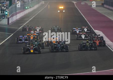 Départ, départ, 01 VERSTAPPEN Max (nld), Red Bull Racing RB19, action 63 RUSSELL George (gbr), Mercedes AMG F1 Team W14, action 44 HAMILTON Lewis (gbr), Mercedes AMG F1 Team W14, action lors du Grand Prix du Qatar de Formule 1 2023, 17e manche du Championnat du monde de Formule 1 2023 du 6 au 8 octobre 2023 sur le circuit international Lusail, à Doha, Qatar Banque D'Images