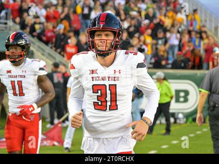 Waco, Texas, États-Unis. 7 octobre 2023. Austin McNamara (31), joueur de Texas Tech Red Raiders, court sur le terrain avant le match de football de la NCAA entre les Texas Tech Red Raiders et les Baylor Bears au McLane Stadium de Waco, Texas. Matthew Lynch/CSM/Alamy Live News Banque D'Images