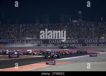 Départ, départ, 01 VERSTAPPEN Max (nld), Red Bull Racing RB19, action 16 LECLERC Charles (mco), Scuderia Ferrari SF-23, action 44 HAMILTON Lewis (gbr), Mercedes AMG F1 Team W14, action 81 PIASTRI Oscar (aus), McLaren F1 Team MCL60, action crash, accident, lors du Grand Prix du Qatar de Formule 1 2023, 17e manche du Championnat du monde de Formule 1 2023 du 6 au 8 octobre 2023 sur le circuit international Lusail, à Doha, Qatar Banque D'Images