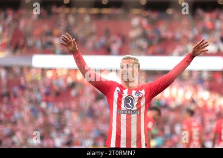Madrid, Espagne. 08 octobre 2023. Madrid Espagne ; 08.10.2023.- Anoine Griezmann Atletico de Madrid vs Real Sociedad, match de football espagnol jour 9 au stade Cívitas Metropolitano culminant avec un score de 2-1 en faveur de l'Atletico avec des buts marqués par Samuel Lino 22' et Antoine Griezmann 89' d'un penalty. Et pour Real Sociedad, le but marqué par Mikel Oyarzabal 73' crédit : Juan Carlos Rojas/ Picture Alliance/dpa/Alamy Live News Banque D'Images