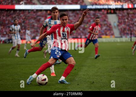 Madrid, Espagne. 08 octobre 2023. Madrid Espagne ; 08.10.2023.- Rodrigo Riquelme Atletico de Madrid vs Real Sociedad, match de football espagnol jour 9 au stade Cívitas Metropolitano culminant avec un score de 2-1 en faveur de l'Atletico avec des buts marqués par Samuel Lino 22' et Antoine Griezmann 89' d'un penalty. Et pour Real Sociedad, le but marqué par Mikel Oyarzabal 73' crédit : Juan Carlos Rojas/ Picture Alliance/dpa/Alamy Live News Banque D'Images