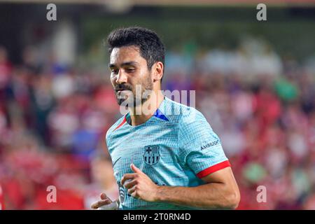 GRENADE, ESPAGNE - 8 OCTOBRE : Ilkay Gündogan du FC Barcelona se concentre lors du match entre Granada CF et FC Barcelona de la Liga EA Sports le 8 octobre 2023 à l'Estadio Nuevo Los Carmenes à Grenade, Espagne. (Photo de Samuel Carreño) crédit : PX Images/Alamy Live News Banque D'Images