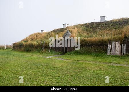 Maison longue de gazon reconstruite à l’Anse aux Meadows à Terre-Neuve-et-Labrador, Canada Banque D'Images