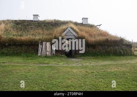 Maison longue de gazon reconstruite à l’Anse aux Meadows à Terre-Neuve-et-Labrador, Canada Banque D'Images