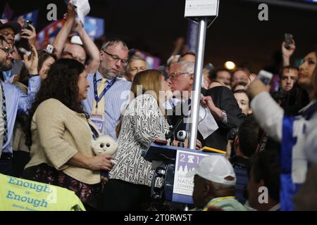 07252016 - Philadelphie, Pennsylvanie, Etats-Unis : Bernie Sanders parle après Hillary Clinton a obtenu la nomination pour la présidence lors de l'appel nominal le deuxième jour de la Convention nationale démocrate. (Jeremy Hogan) Banque D'Images