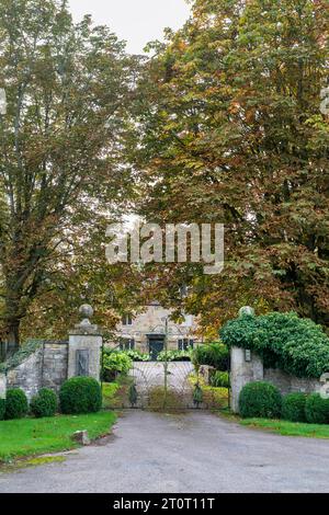 Maison de campagne en automne. Stourton, Warwickshire, Angleterre Banque D'Images