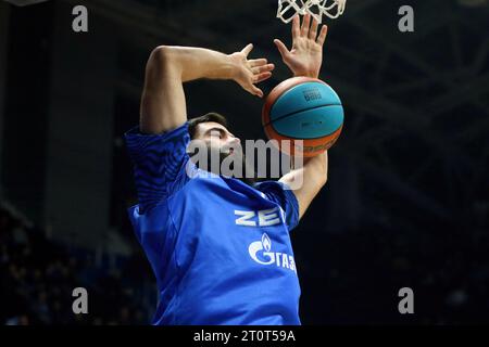 Saint-Pétersbourg, Russie. 08 octobre 2023. Bojan Dubljevic (14) du Zenit St Petersburg en action lors du match de basket-ball de la VTB United League, saison régulière, entre le Zenit St Petersburg et le CSKA Moscou à l'Arena. Score final ; Zenit 76:80 CSKA. Crédit : SOPA Images Limited/Alamy Live News Banque D'Images