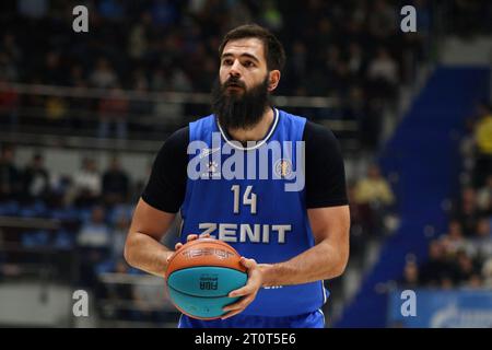 Saint-Pétersbourg, Russie. 08 octobre 2023. Bojan Dubljevic (14) du Zenit St Petersburg en action lors du match de basket-ball de la VTB United League, saison régulière, entre le Zenit St Petersburg et le CSKA Moscou à l'Arena. Score final ; Zenit 76:80 CSKA. Crédit : SOPA Images Limited/Alamy Live News Banque D'Images