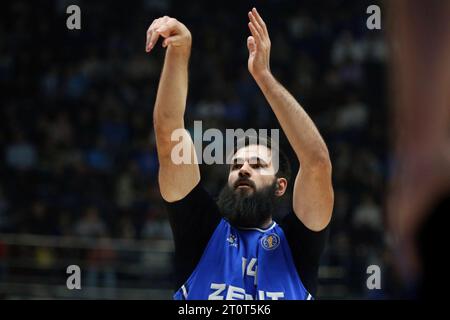 Saint-Pétersbourg, Russie. 08 octobre 2023. Bojan Dubljevic (14) du Zenit St Petersburg en action lors du match de basket-ball de la VTB United League, saison régulière, entre le Zenit St Petersburg et le CSKA Moscou à l'Arena. Score final ; Zenit 76:80 CSKA. (Photo Maksim Konstantinov/SOPA Images/Sipa USA) crédit : SIPA USA/Alamy Live News Banque D'Images