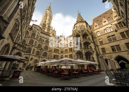 Munich, Allemagne, Europe - 18 septembre 2023. Paysage urbain de Munich, intérieur du nouvel hôtel de ville, cour intérieure Neues Rathaus sur Marienplatz dans la vieille ville de Munich Banque D'Images