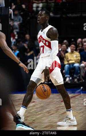 Vancouver, Canada. 08 octobre 2023. Vancouver, Colombie-Britannique, Canada, 8 octobre 2023 : Dennis Schroder (17 Toronto Raptors) dribbe le ballon pendant le match de pré-saison de la National Basketball Association entre les Toronto Raptors et les Sacramento Kings au Rogers Arena à Vancouver, Colombie-Britannique, Canada (USAGE ÉDITORIAL SEULEMENT). (Amy elle/SPP) crédit : SPP Sport Press photo. /Alamy Live News Banque D'Images