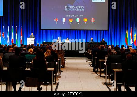 Michal Szczerba, Président par intérim de l'Assemblée parlementaire de l'OTAN, sur la tribune de l'Assemblée parlementaire de l'OTAN à Copenhague, Danemark, le lundi 9 octobre 2023 Banque D'Images