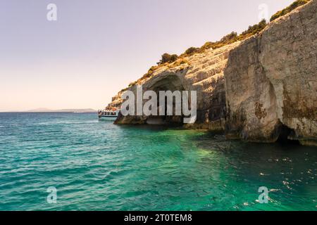 Grottes bleues célèbres sur l'île de Zakynthos en Grèce. Banque D'Images