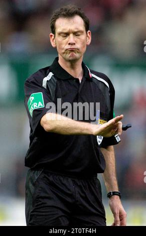 Cologne Allemagne, 31.01.2004 football : Bundesliga saison 2003/04 match 18, Borussia Dortmund (BVB) vs Borussia Moenchengladbach (BMG) 1:0 — arbitre Florian MEYER Banque D'Images