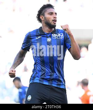 Rome. 08 octobre 2023. Ederson d'Atatanta célèbre son but lors d'un match de Serie A entre Lazio et Atalanta à Rome, Italie, le 08 octobre 2023. Crédit : Alberto Lingria/Xinhua/Alamy Live News Banque D'Images