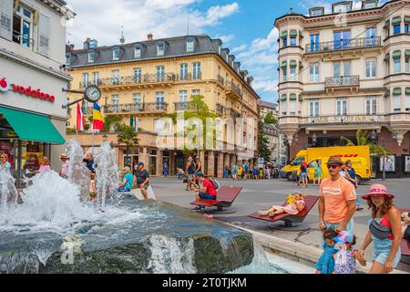 BADEN-BADEN, BADEN-WUERTTEMBERG, ALLEMAGNE - VERS AOÛT 2023 : la Leopoldsplatz à Baden-Baden, Allemagne. Banque D'Images