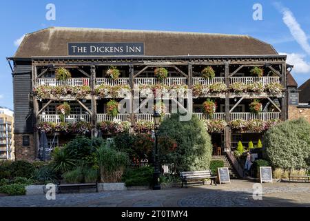 Le Dickens Inn dans les Docklands de Londres Banque D'Images