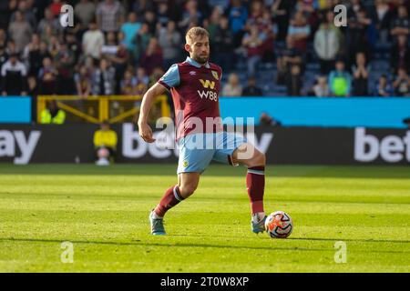 Charlie Taylor en action lors du Burnley FC vs Chelsea FC en Premier League au Turf Moor, Burnley le samedi 7 octobre 2023 Banque D'Images