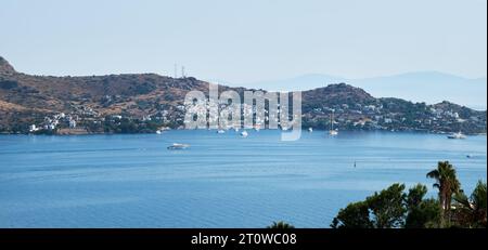 Côte ou baie de Yalikavak à Mugla, Bodrum, Turquie. Vue aérienne. Banque D'Images