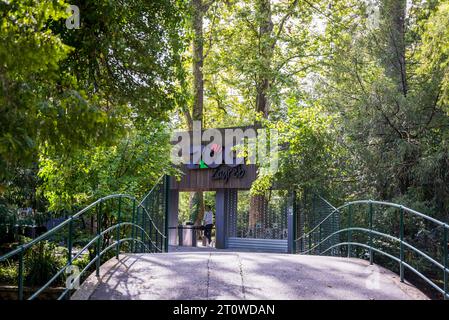 Entrée principale du zoo de Zagreb dans le parc Maksimir, le plus ancien parc public, datant du début du 19e siècle, Zagreb, Croatie Banque D'Images