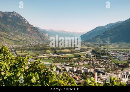 La ville de Martigny dans le canton du Valais, Suisse. Banque D'Images