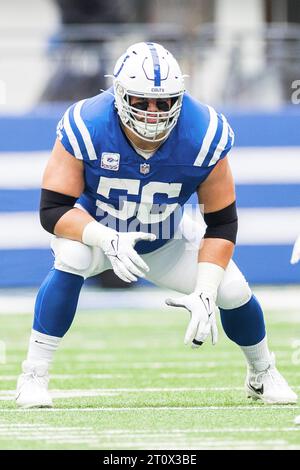 Indianapolis, Indiana, États-Unis. 08 octobre 2023. Le joueur de ligne offensif des Colts d'Indianapolis Quenton Nelson (56) lors d'un match de la NFL contre les Titans du Tennessee à Indianapolis, Indiana. Indianapolis bat le Tennessee 23-16. John Mersits/CSM/Alamy Live News Banque D'Images