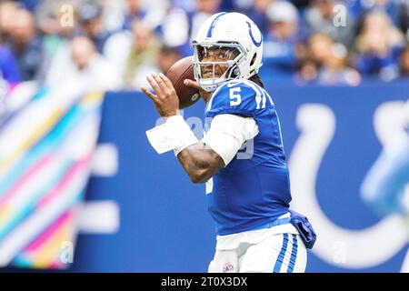 Indianapolis, Indiana, États-Unis. 08 octobre 2023. Anthony Richardson (5), le quarterback des Colts d'Indianapolis, passe le ballon lors d'un match de la NFL contre les Titans du Tennessee à Indianapolis, Indiana. Indianapolis bat le Tennessee 23-16. John Mersits/CSM/Alamy Live News Banque D'Images