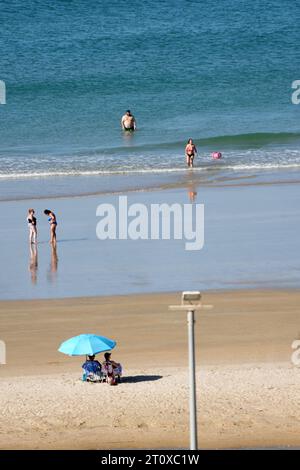 Spanien Spanien, 202301001, Badestrand in Conil *** Spain, Spain. , . Plage de baignade à Conil crédit : Imago/Alamy Live News Banque D'Images