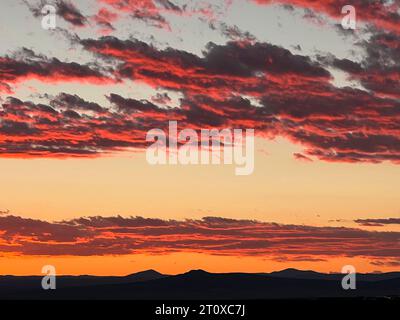 Coucher de soleil rouge côtier dans le désert du Nouveau-Mexique Banque D'Images